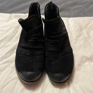 Earth Origins Black Suede Booties Size 9.5W